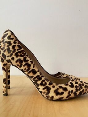 Sam Edelman pointed-toe leopard print pumps | US 8.5